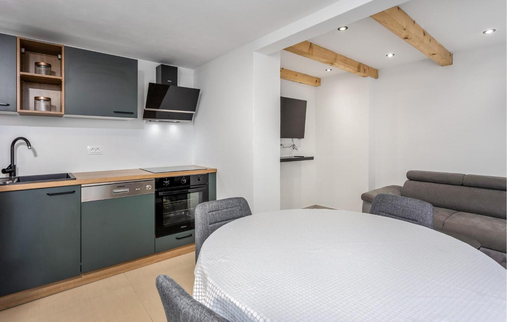 Gorgeous Apartment In Brsec With Kitchen Ngoại thất bức ảnh