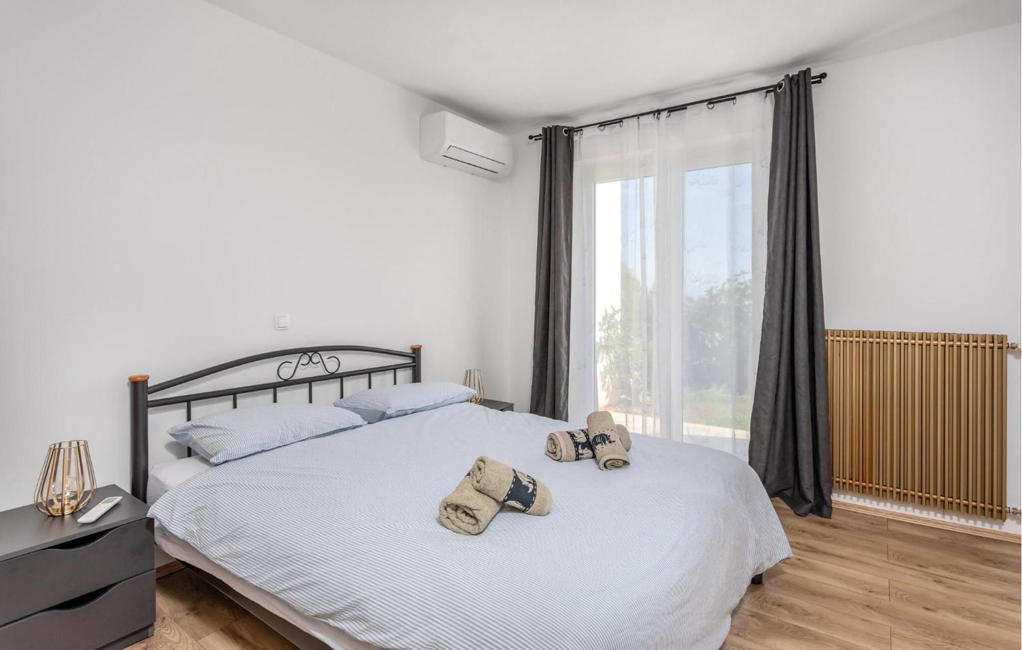 Gorgeous Apartment In Brsec With Kitchen Ngoại thất bức ảnh