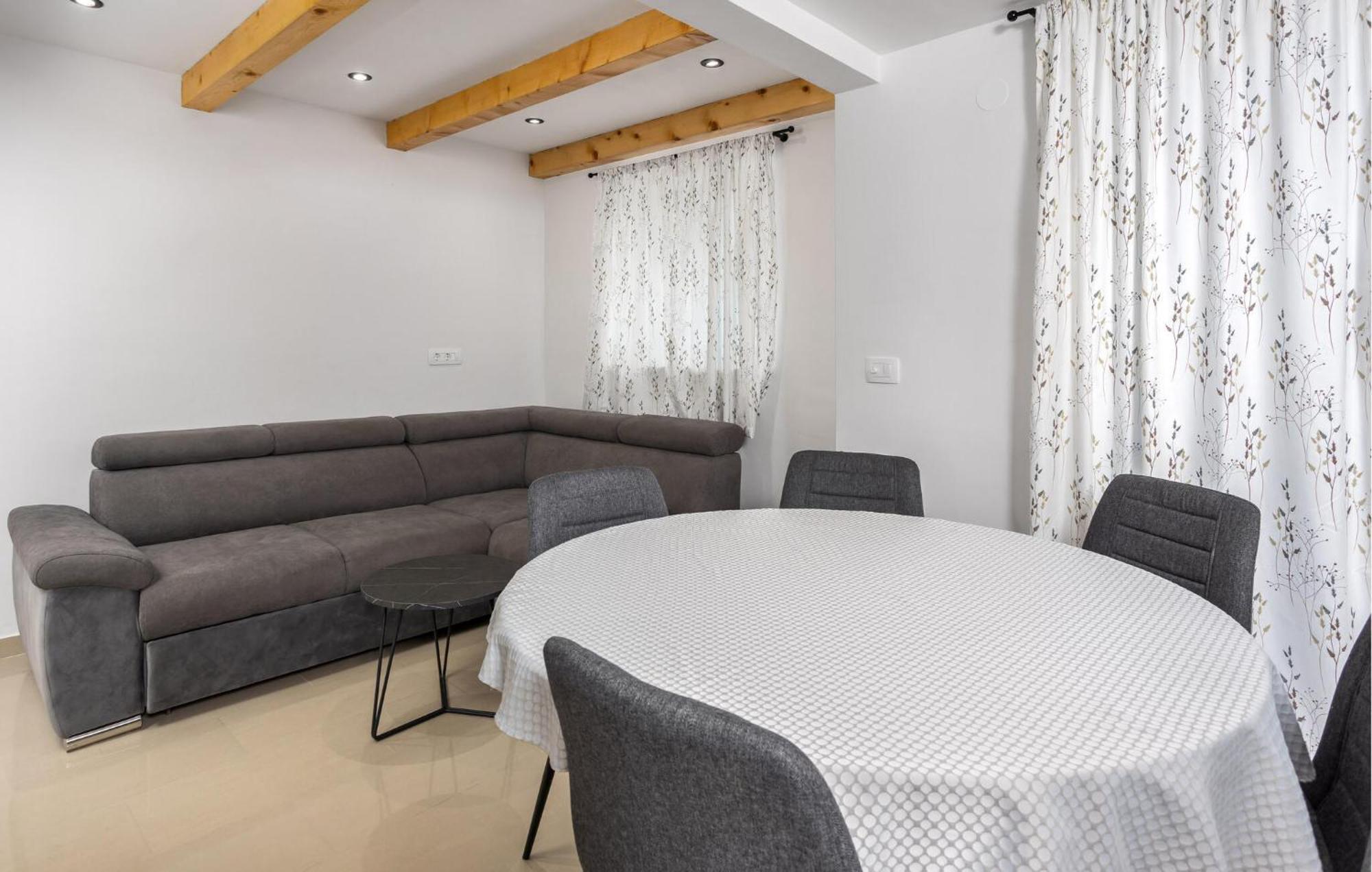 Gorgeous Apartment In Brsec With Kitchen Ngoại thất bức ảnh