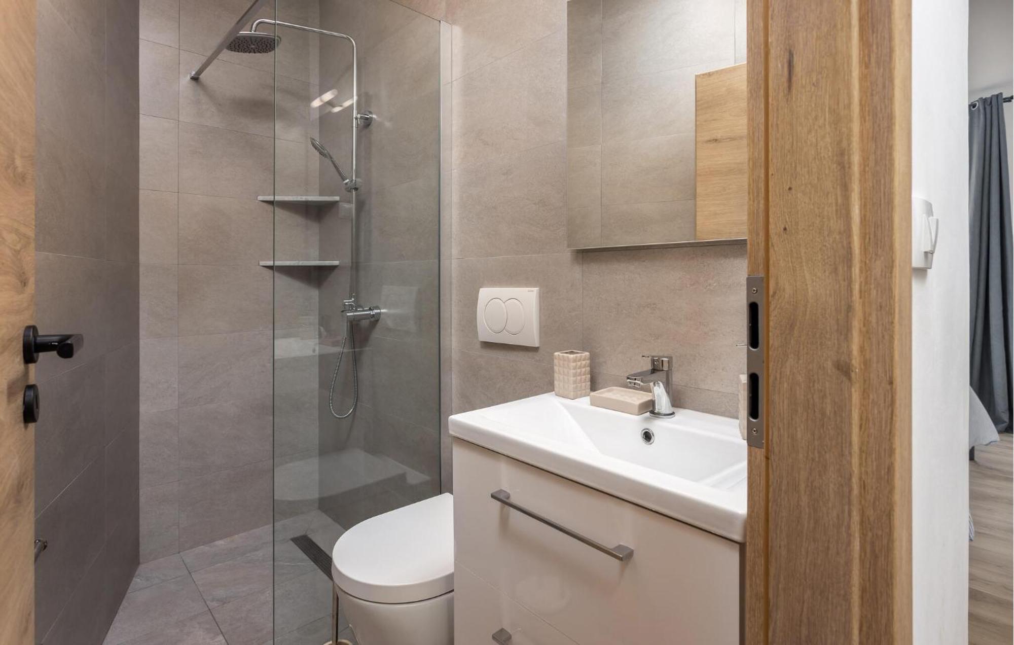 Gorgeous Apartment In Brsec With Kitchen Ngoại thất bức ảnh