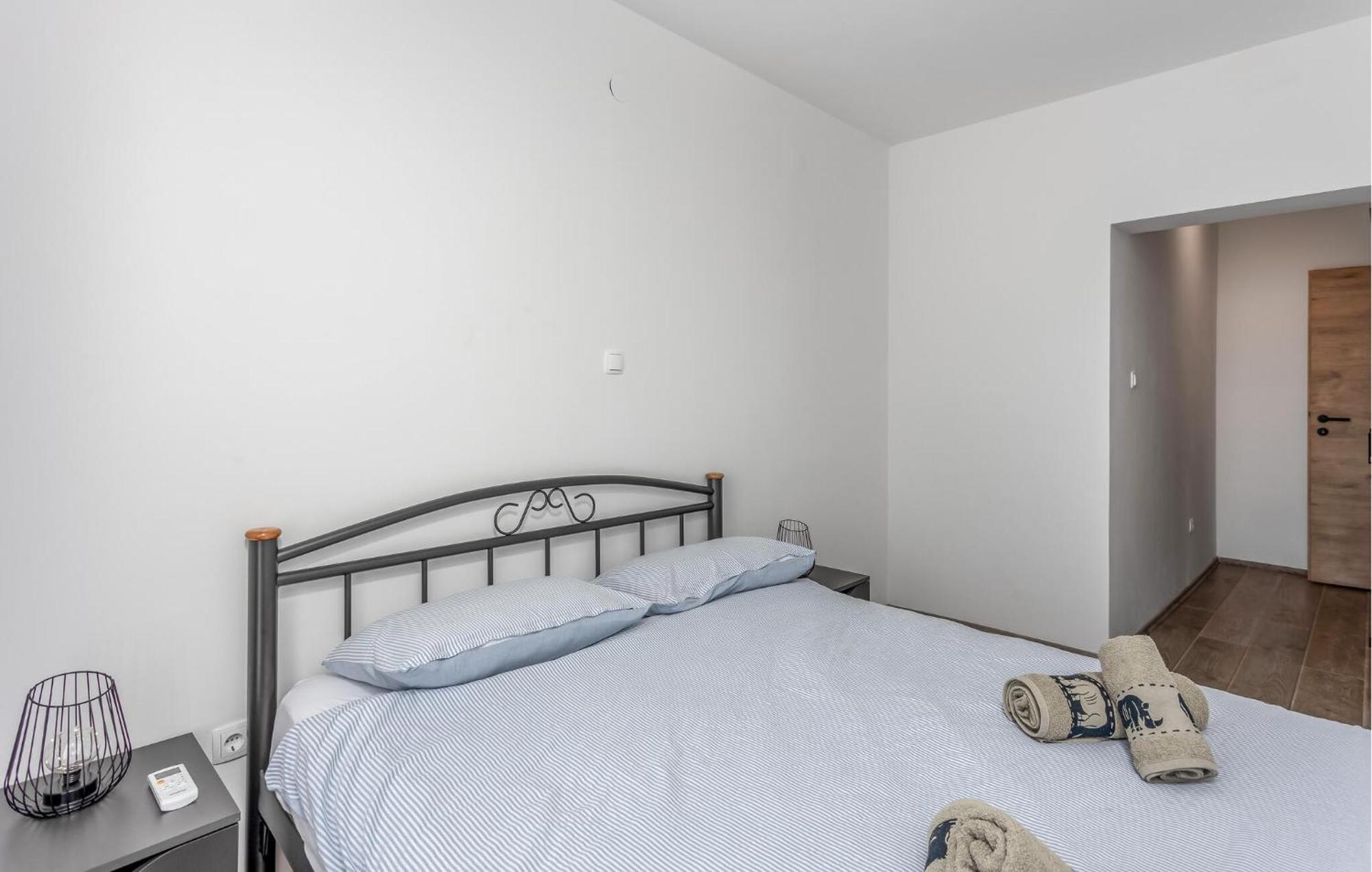 Gorgeous Apartment In Brsec With Kitchen Ngoại thất bức ảnh
