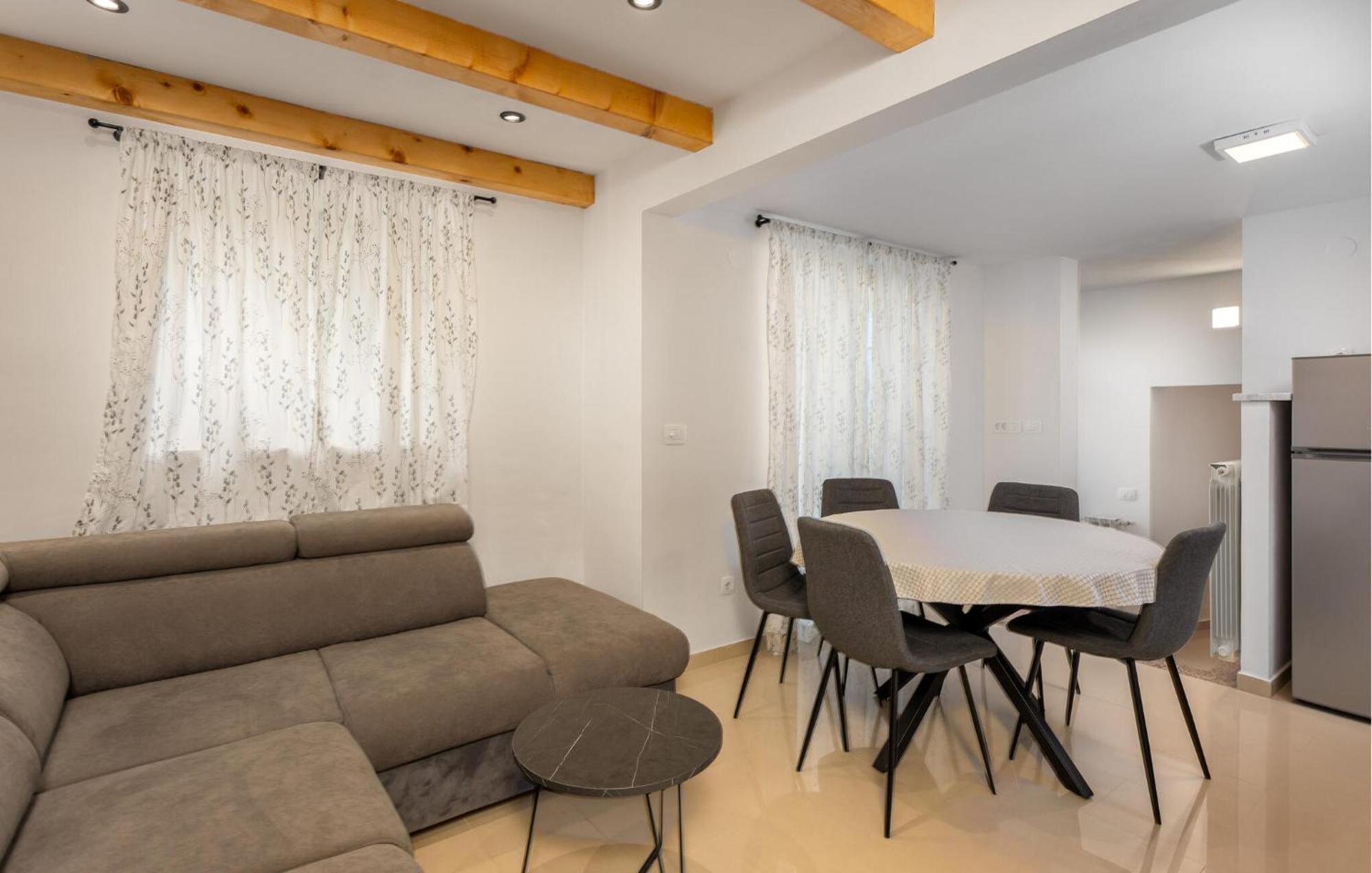 Gorgeous Apartment In Brsec With Kitchen Ngoại thất bức ảnh
